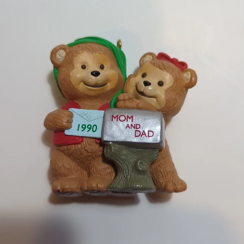 Hallmark 1990 Mom Dad Bears an 1991 Mom Dad Raccoons Crotchet Stocking Ornaments